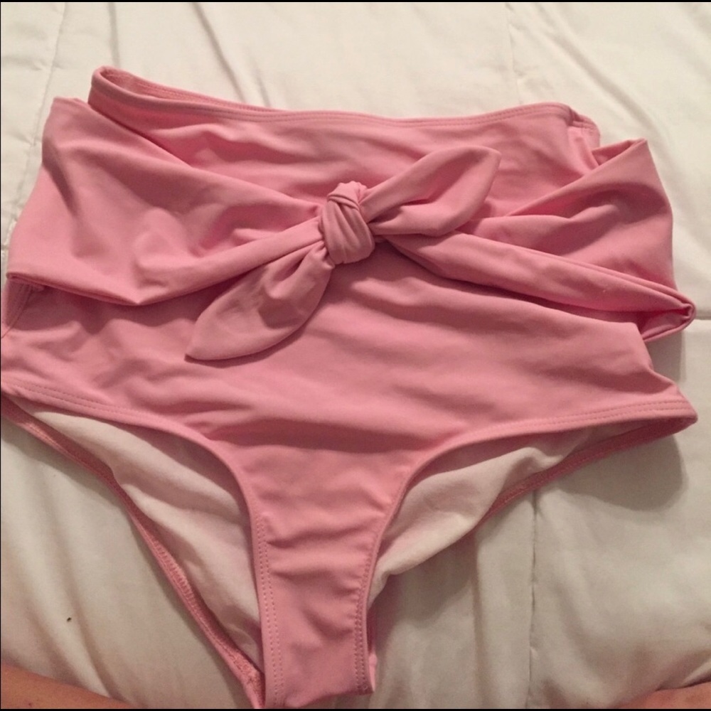 Kortni Jeane tie up front bottoms. Size small